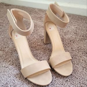 Chunky heel strappy shoes